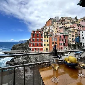 https://il-mare-in-casa-terrazza-sul-mare.hotelitalianriviera.com